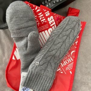 Lululemon Show Me the Sherpa Mittens